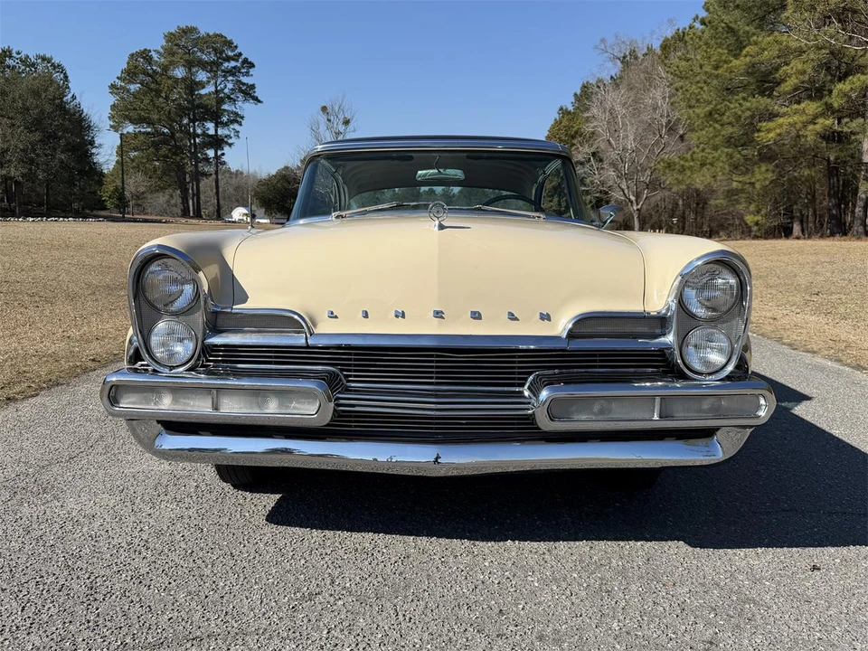 1957 Lincoln Premiere - Image 11 of 12