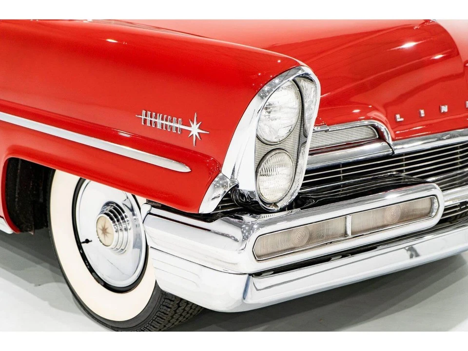 1957 Lincoln Premiere - Image 4 of 31