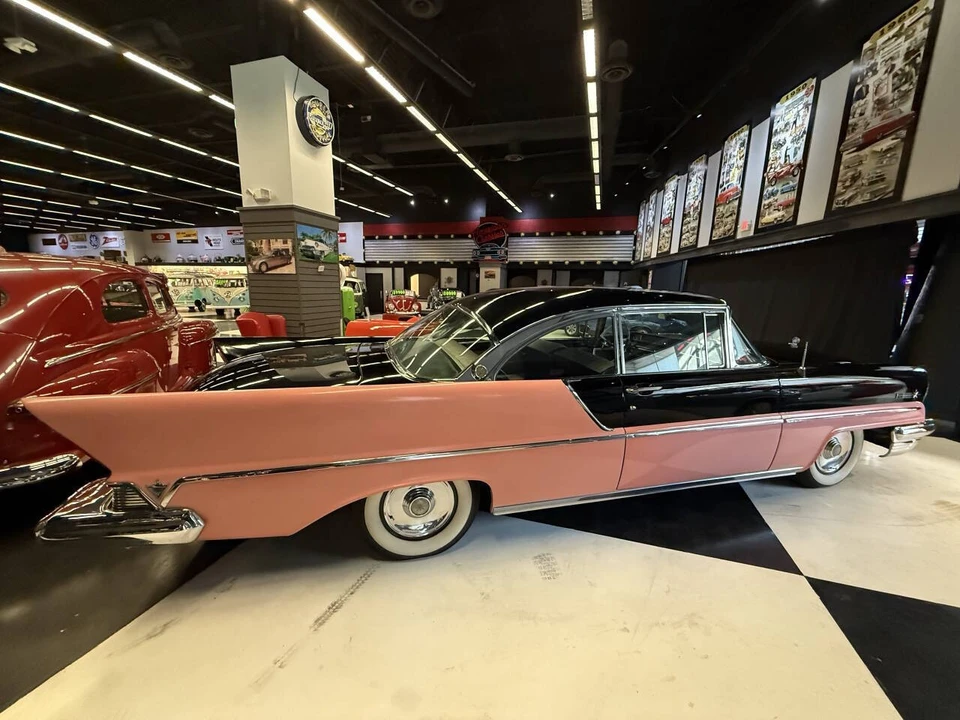 1957 Lincoln Capri - Image 9 of 21