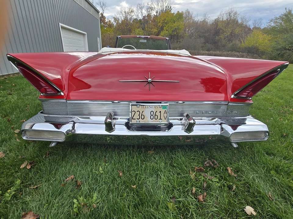 1957 Lincoln Premiere - Image 23 of 31