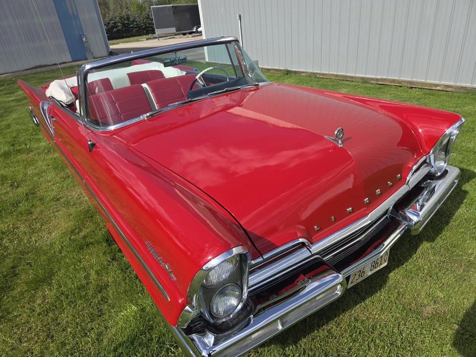 1957 Lincoln Premiere - Image 3 of 31