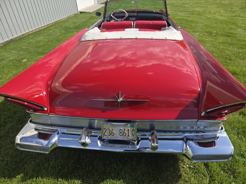 1957 Lincoln Premiere - Image 9 of 31