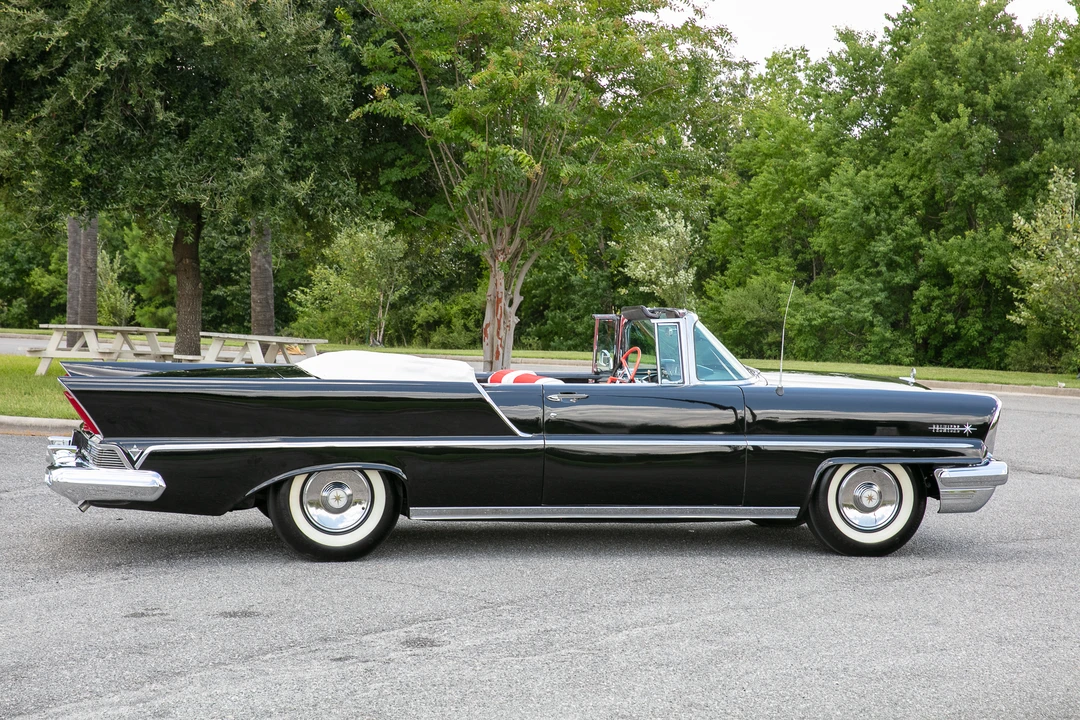 1957 Lincoln Premiere - Image 8 of 31