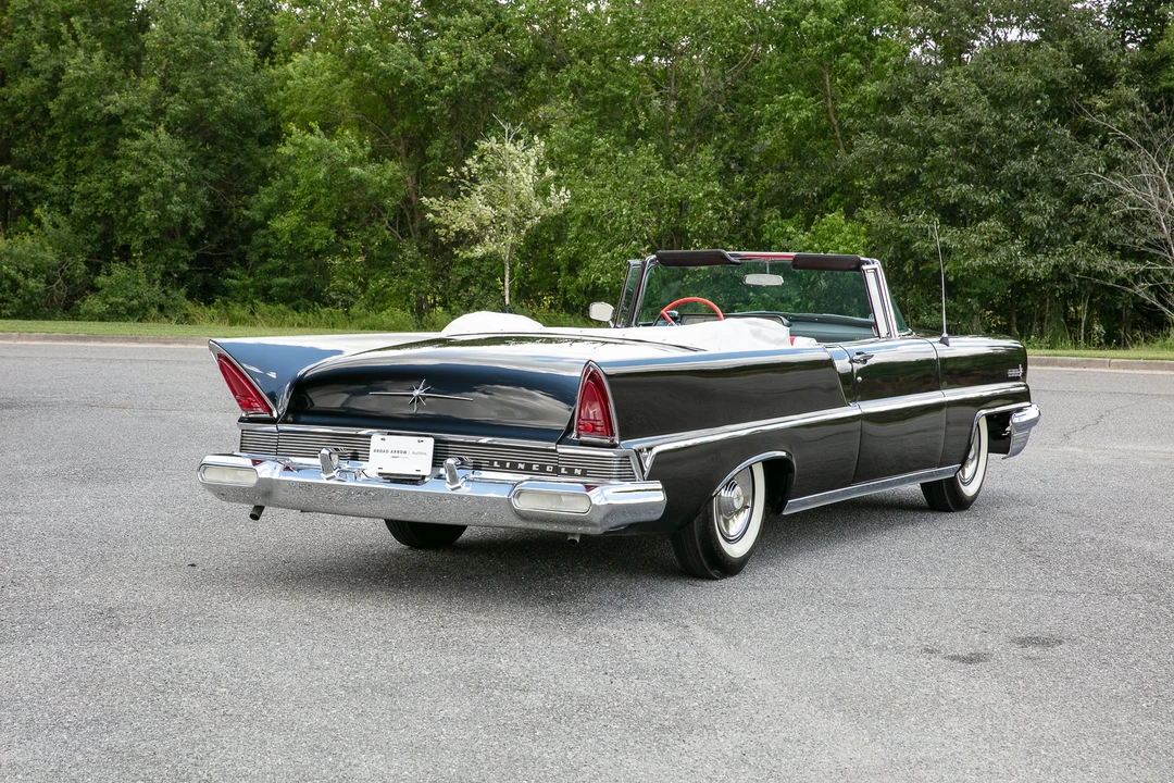1957 Lincoln Premiere - Image 9 of 31