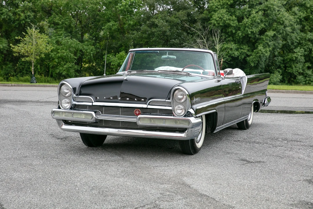 1957 Lincoln Premiere - Image 3 of 31