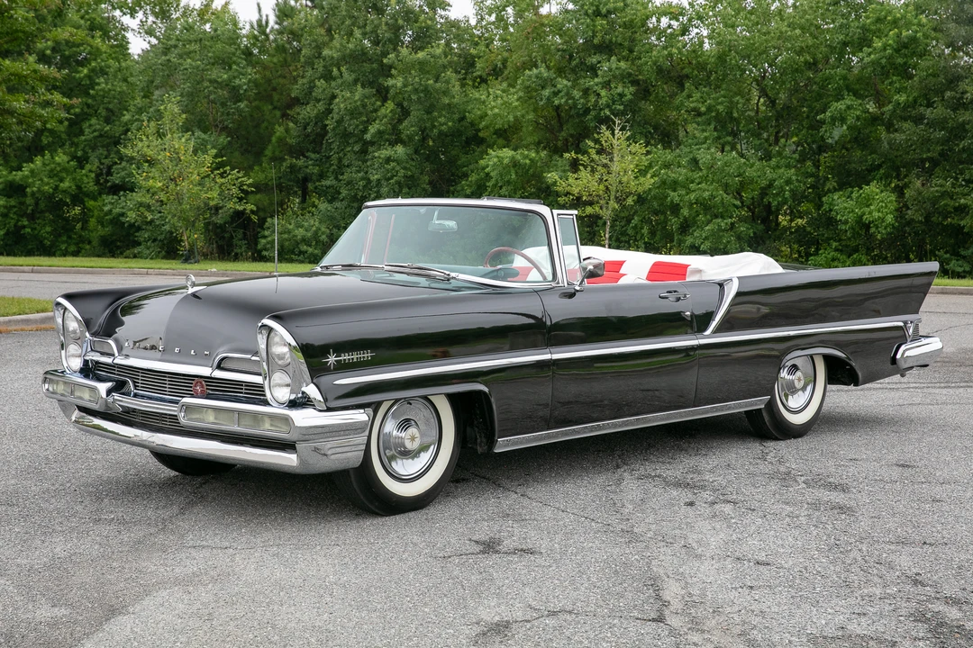 1957 Lincoln Premiere - Image 4 of 31