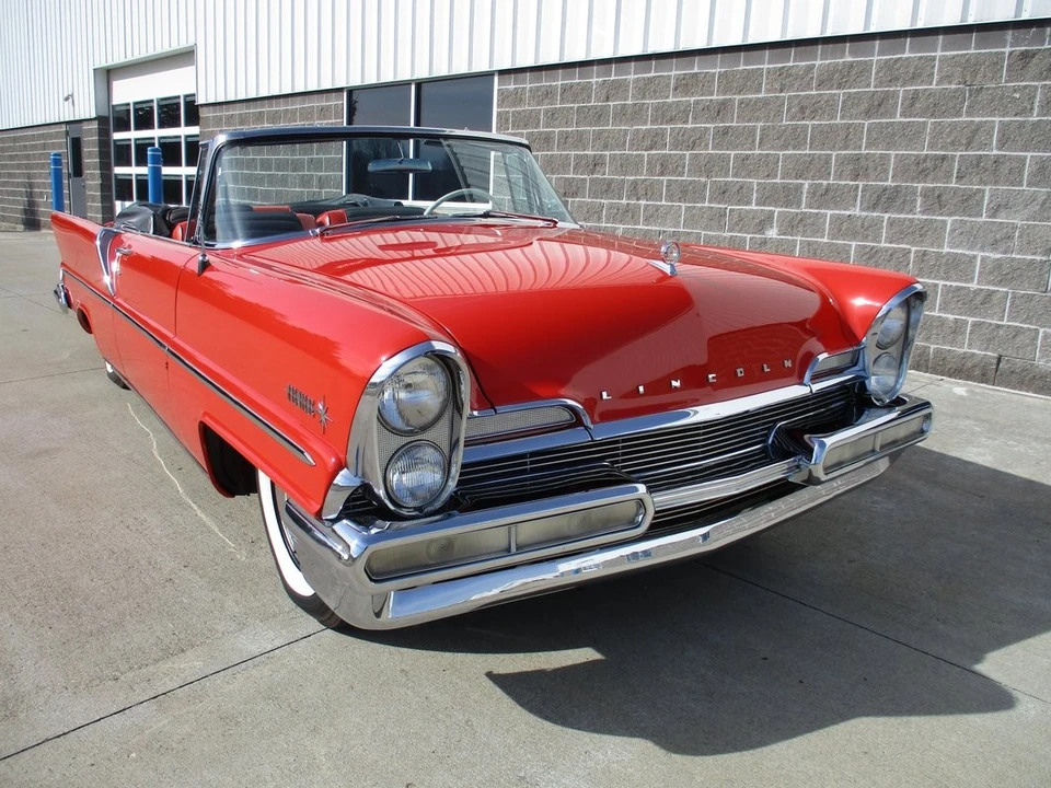 1957 Lincoln Capri - Image 5 of 21