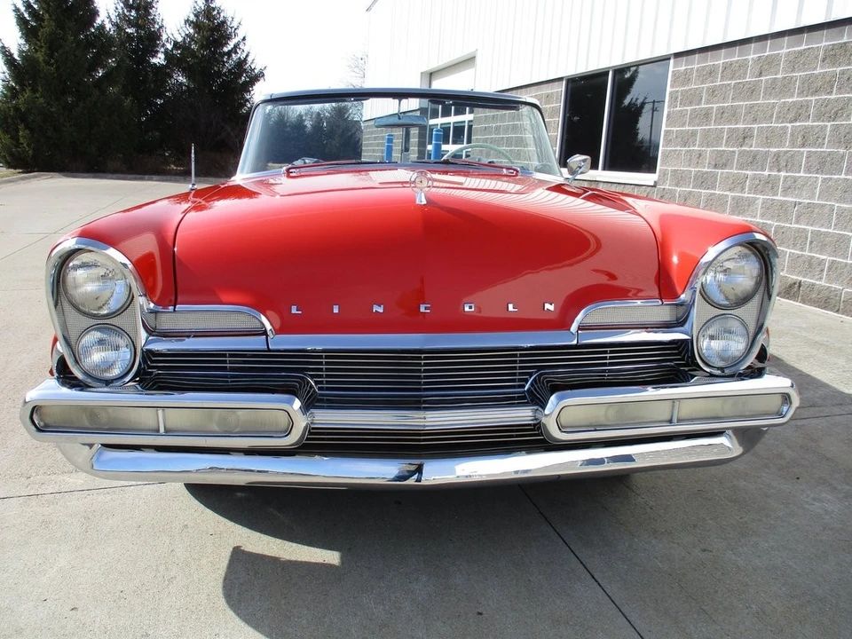 1957 Lincoln Capri - Image 7 of 21