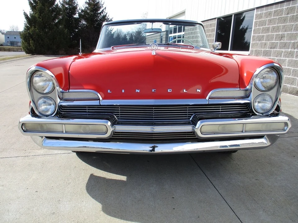 1957 Lincoln Capri - Image 10 of 21
