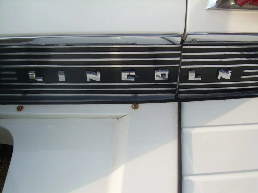 1957 Lincoln Premiere - Image 8 of 8