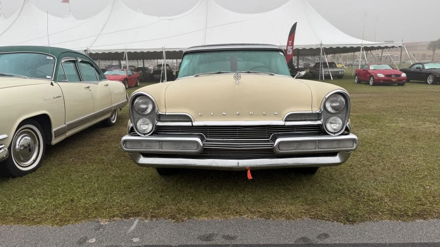 1957 Lincoln Premiere - Image 4 of 9