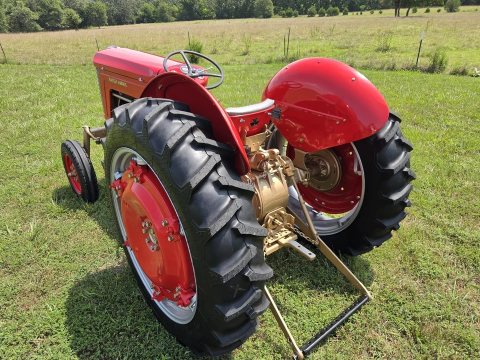 1957 Ford Tractor - Image 16 of 31