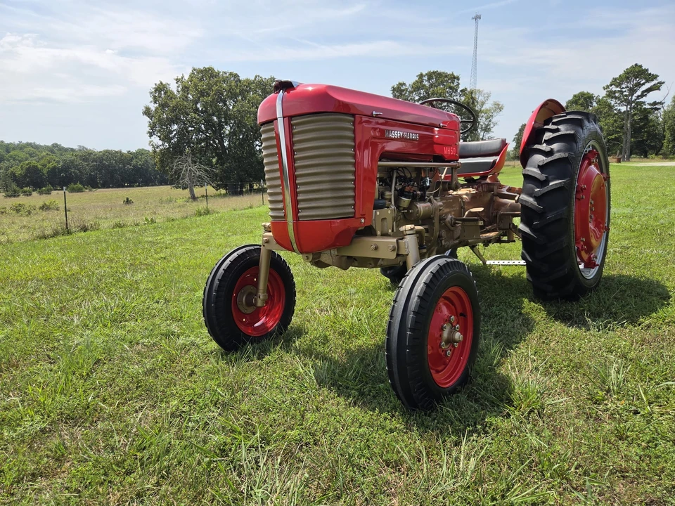 1957 Ford Tractor - Image 4 of 31