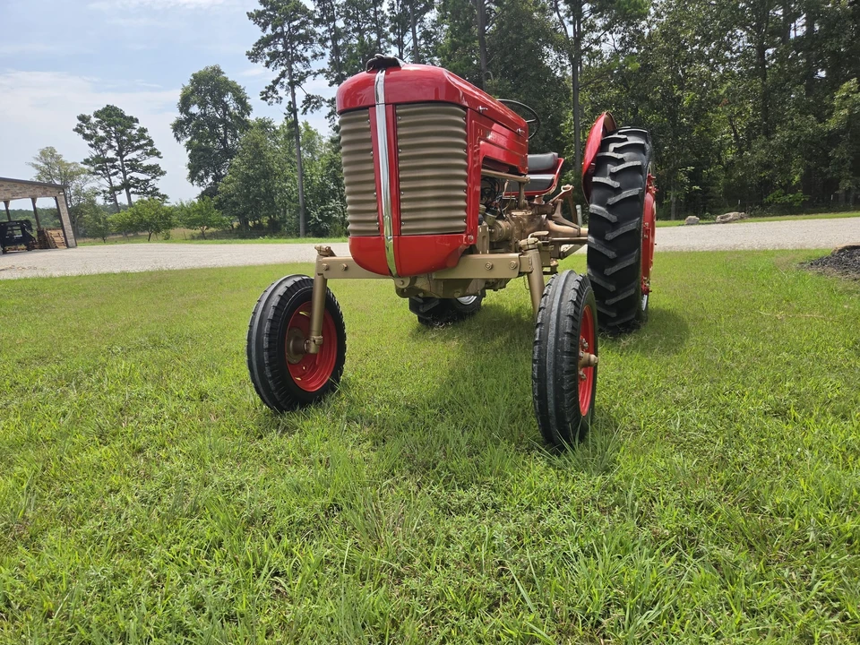 1957 Ford Tractor - Image 2 of 31