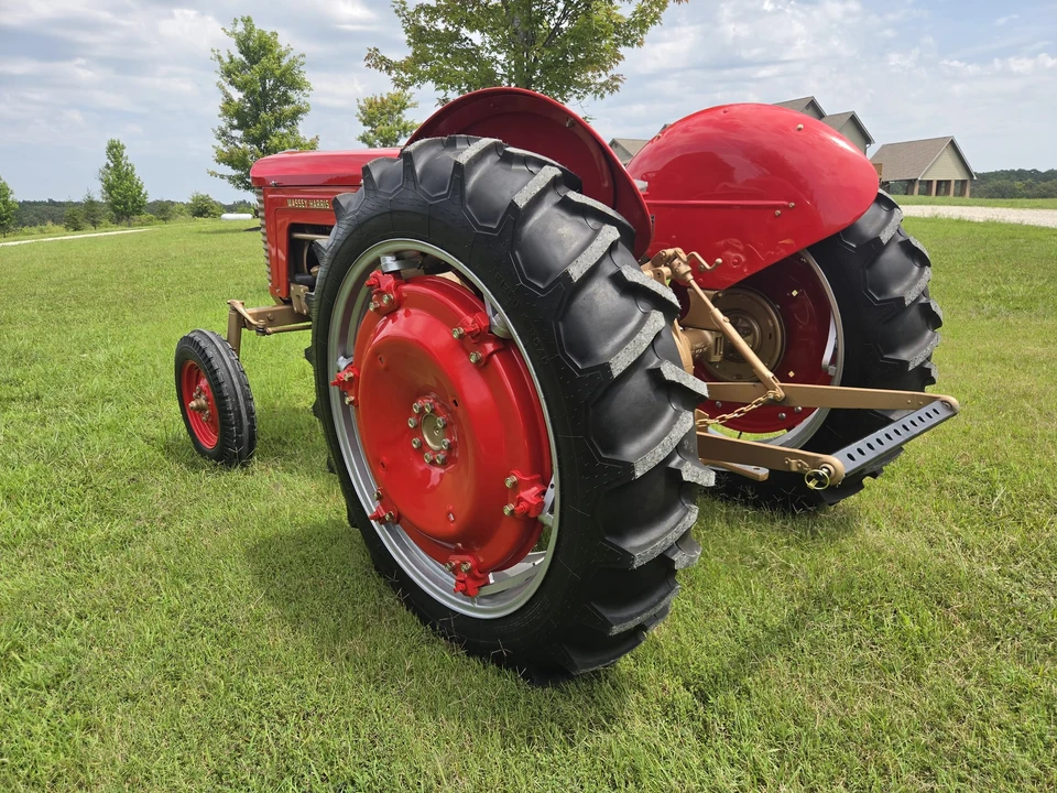 1957 Ford Tractor - Image 15 of 31