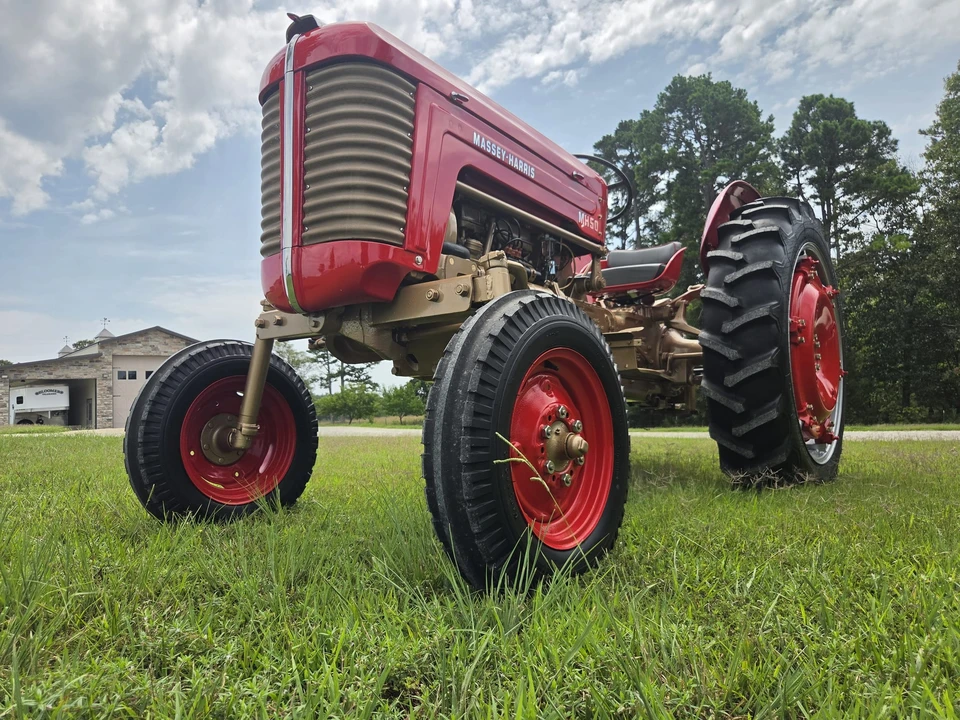 1957 Ford Tractor - Image 3 of 31