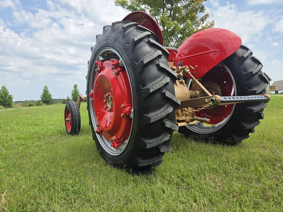 1957 Ford Tractor - Image 17 of 31