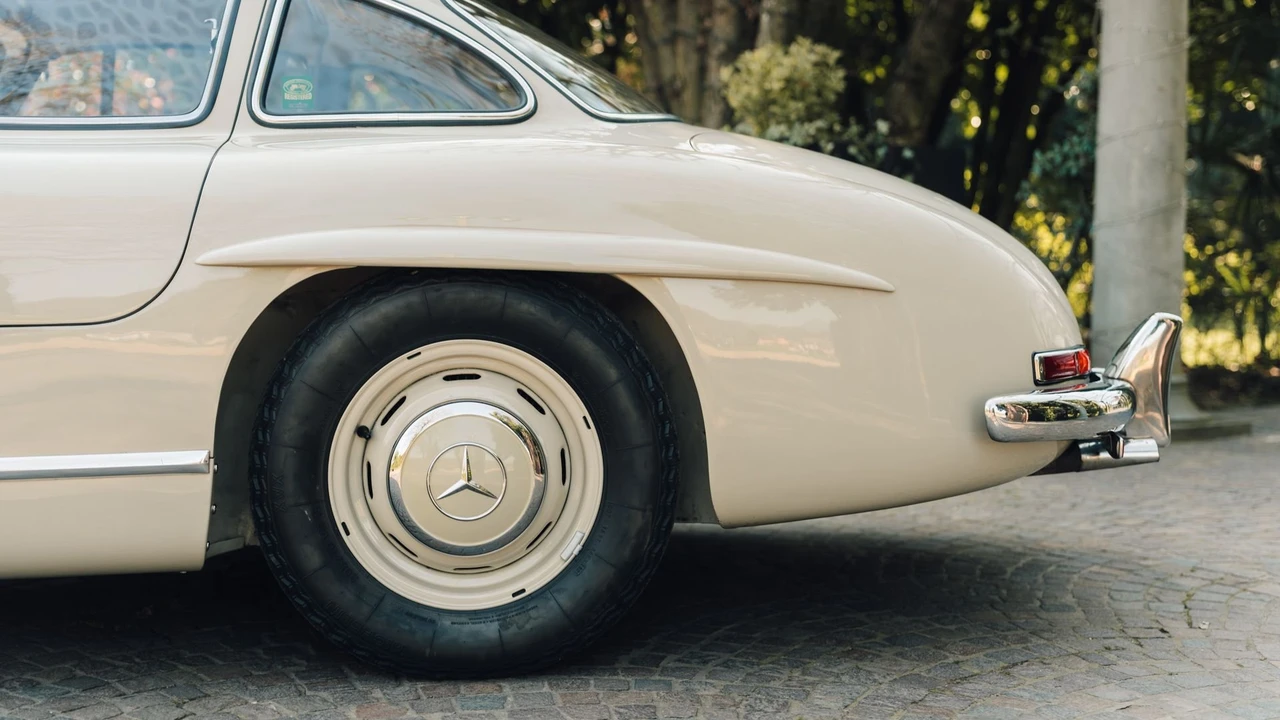 1957 Mercedes-Benz 300SL Gullwing - Image 27 of 31