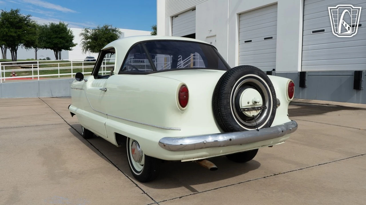 1957 Nash Metropolitan - Image 11 of 12