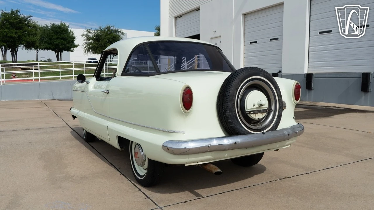1957 Nash Metropolitan - Image 11 of 21
