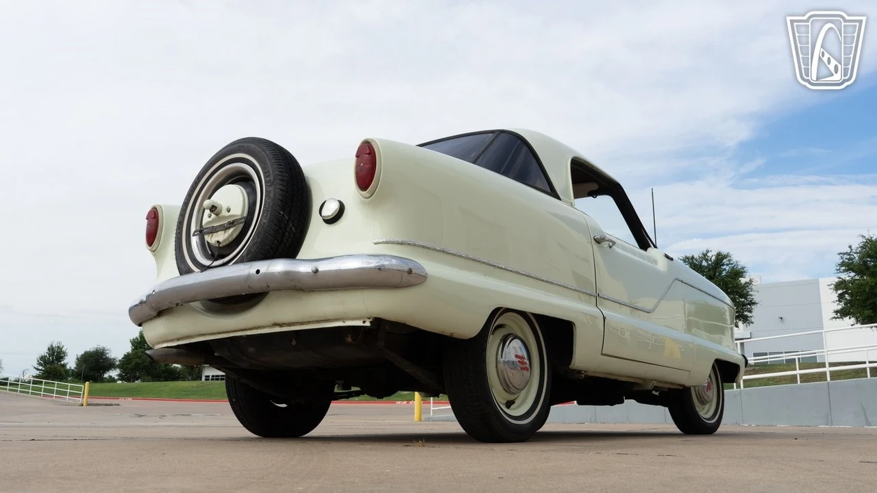 1957 Nash Metropolitan - Image 18 of 21