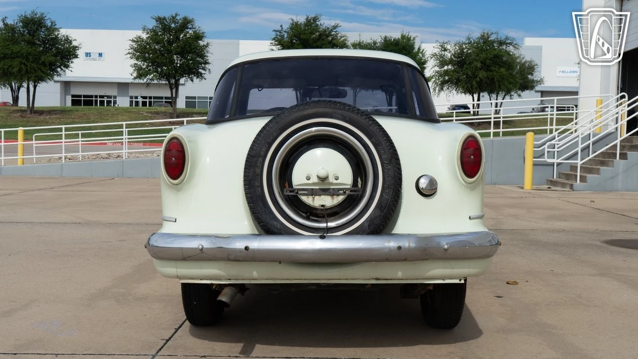 1957 Nash Metropolitan - Image 14 of 21