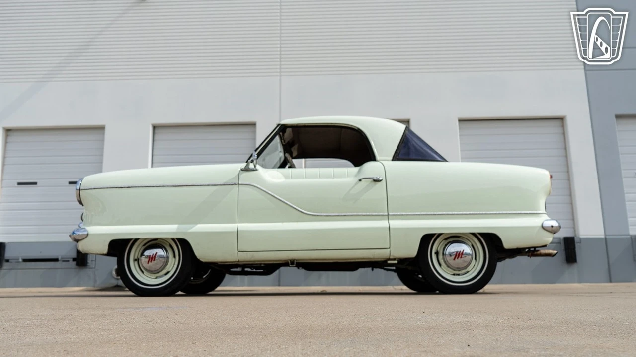 1957 Nash Metropolitan - Image 9 of 21