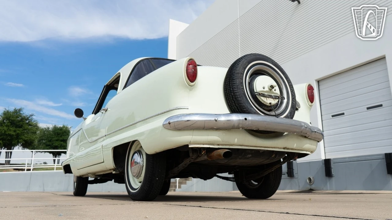 1957 Nash Metropolitan - Image 12 of 21