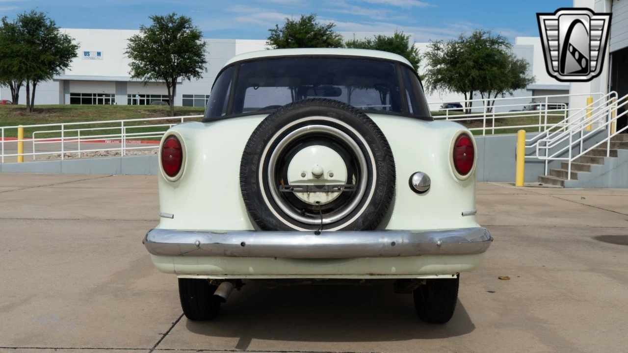 1957 Nash Metropolitan - Image 5 of 12
