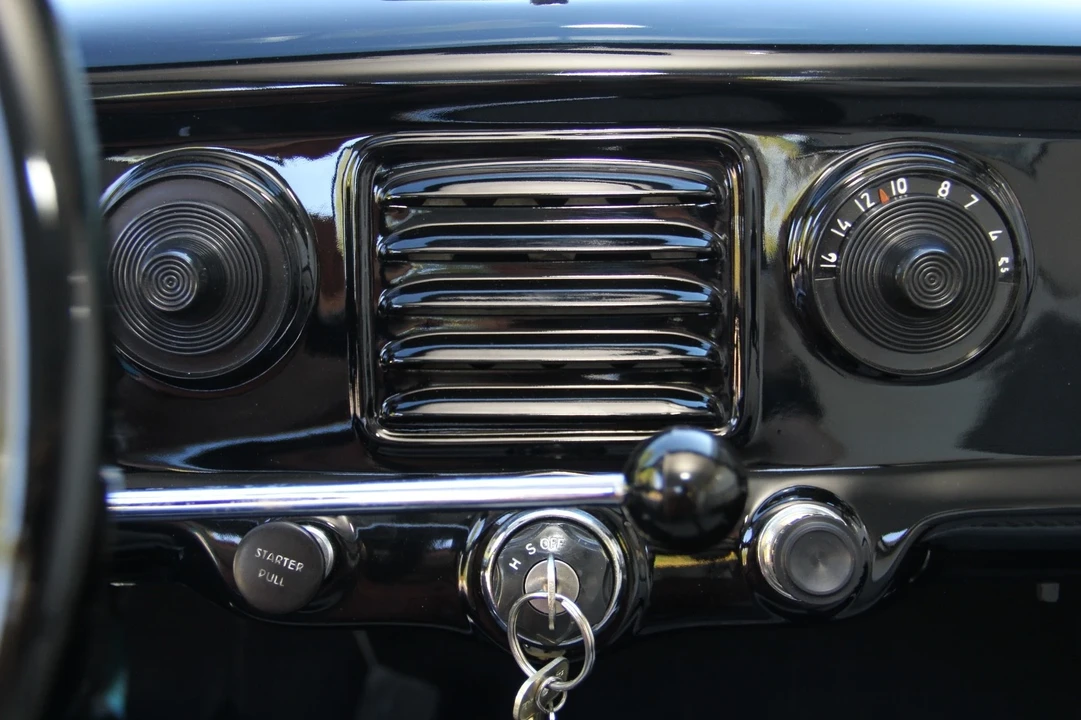1957 Nash Metropolitan - Image 17 of 21