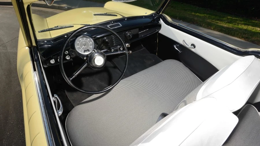 1957 Nash Metropolitan - Image 4 of 12