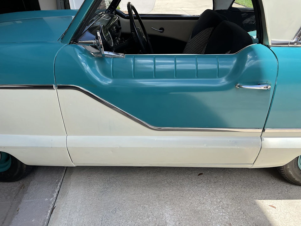 1957 Nash Metropolitan - Image 13 of 31