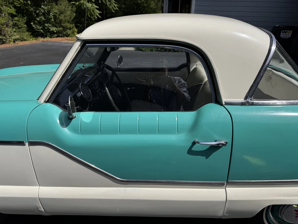 1957 Nash Metropolitan - Image 10 of 31