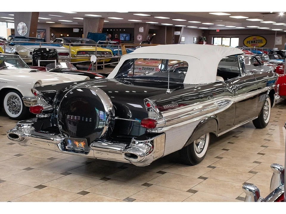 1957 Pontiac Bonneville - Image 9 of 31