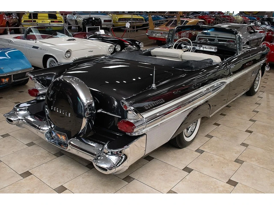 1957 Pontiac Bonneville - Image 29 of 31
