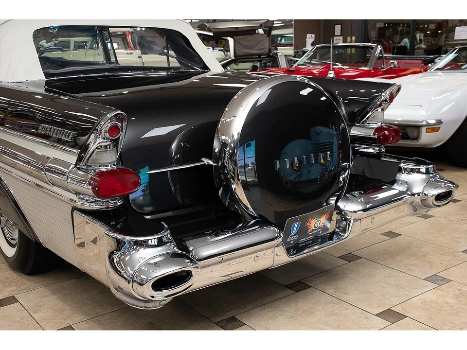 1957 Pontiac Bonneville - Image 16 of 31