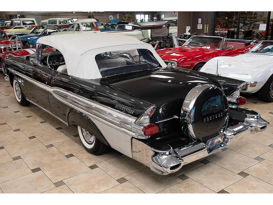 1957 Pontiac Bonneville - Image 15 of 31