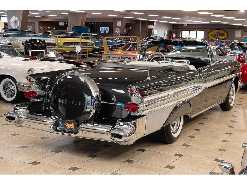1957 Pontiac Bonneville - Image 20 of 31