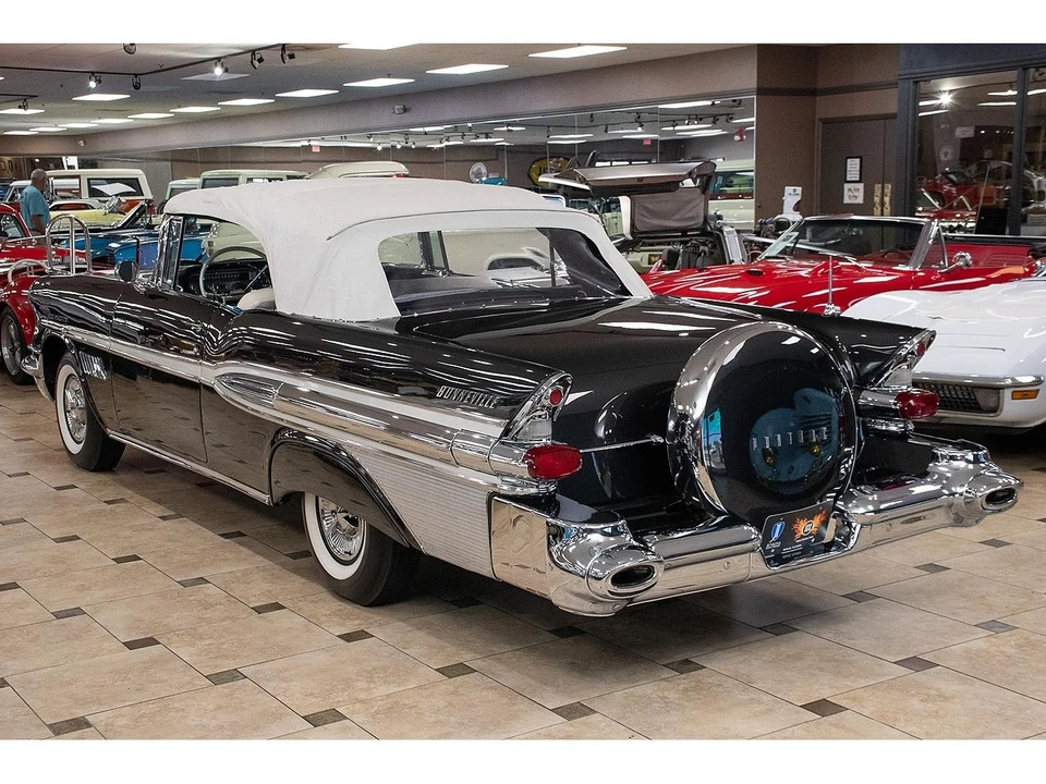 1957 Pontiac Bonneville - Image 11 of 31