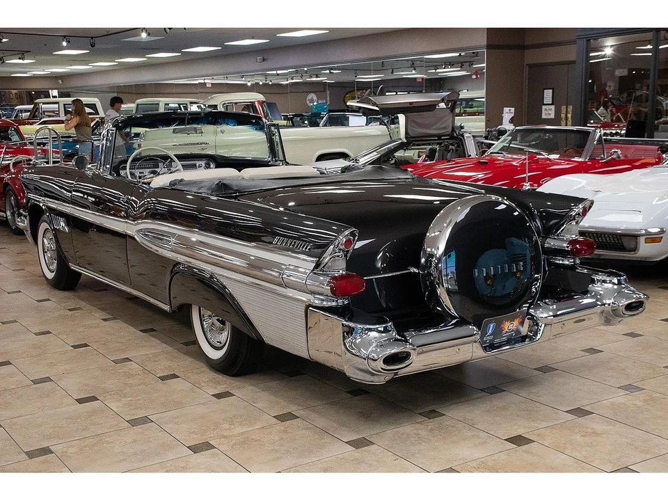 1957 Pontiac Bonneville - Image 22 of 31