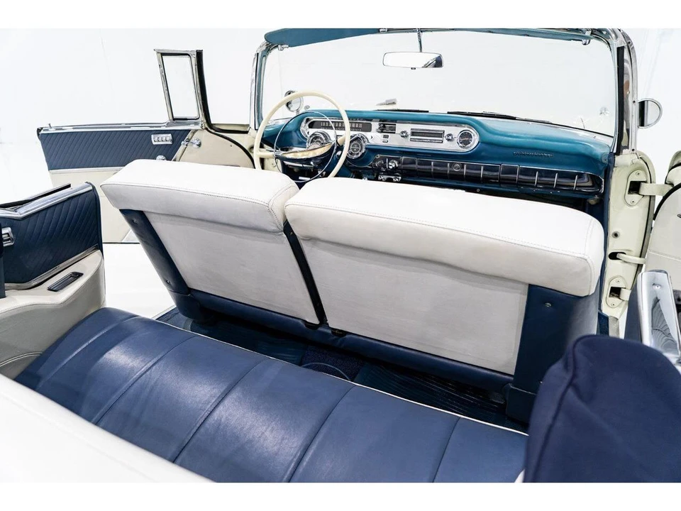 1957 Pontiac Bonneville - Image 11 of 31