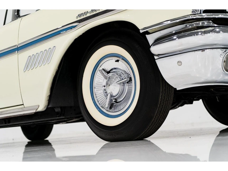 1957 Pontiac Bonneville - Image 6 of 31