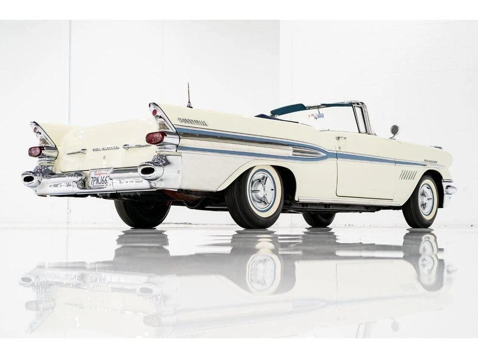 1957 Pontiac Bonneville - Image 27 of 31