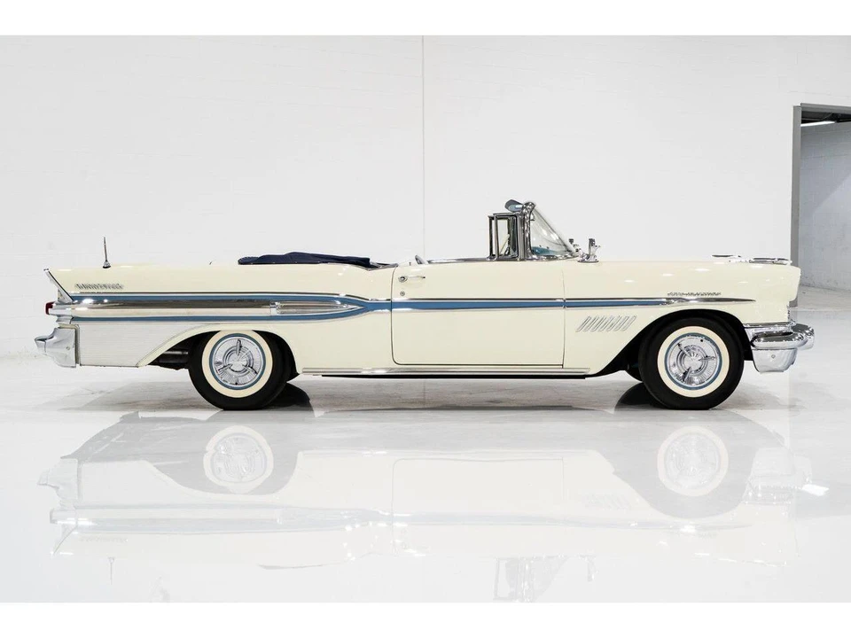 1957 Pontiac Bonneville - Image 3 of 31