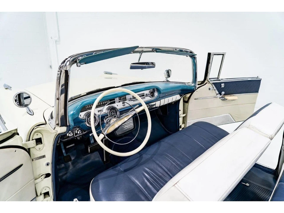 1957 Pontiac Bonneville - Image 8 of 31