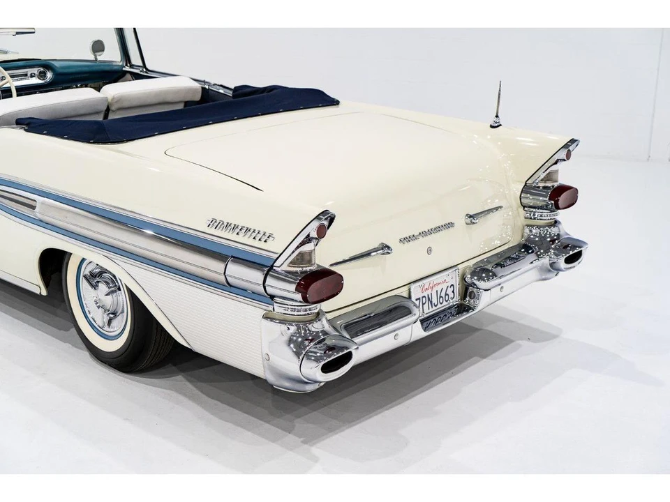 1957 Pontiac Bonneville - Image 28 of 31