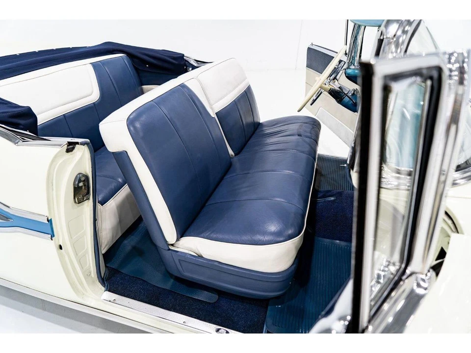 1957 Pontiac Bonneville - Image 14 of 31