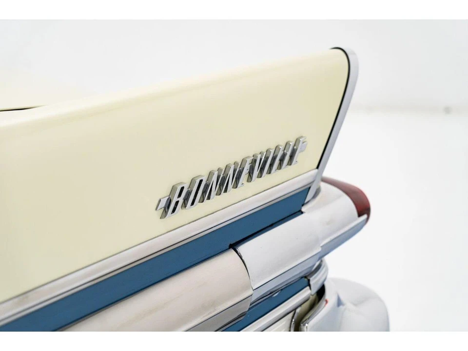 1957 Pontiac Bonneville - Image 5 of 31