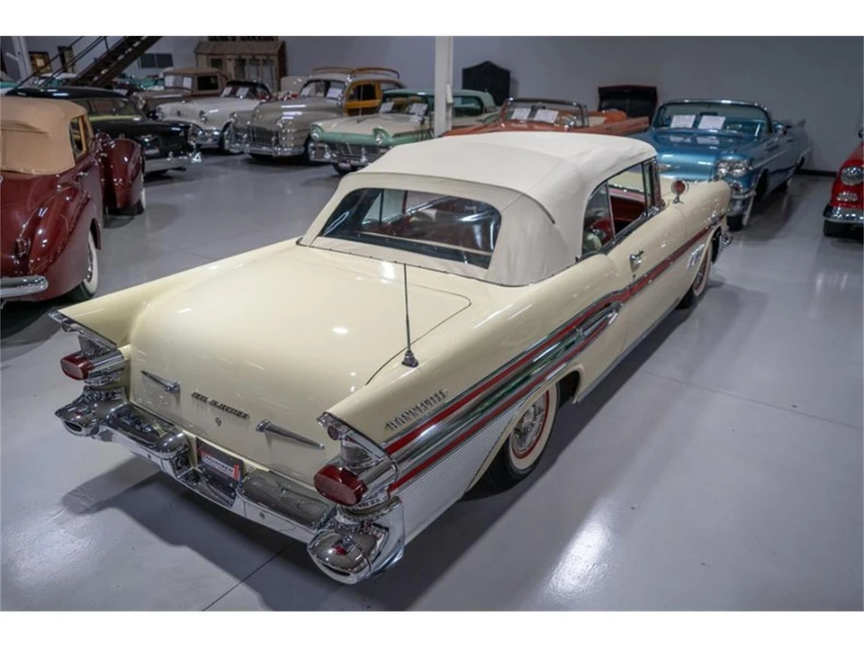 1957 Pontiac Bonneville - Image 15 of 31