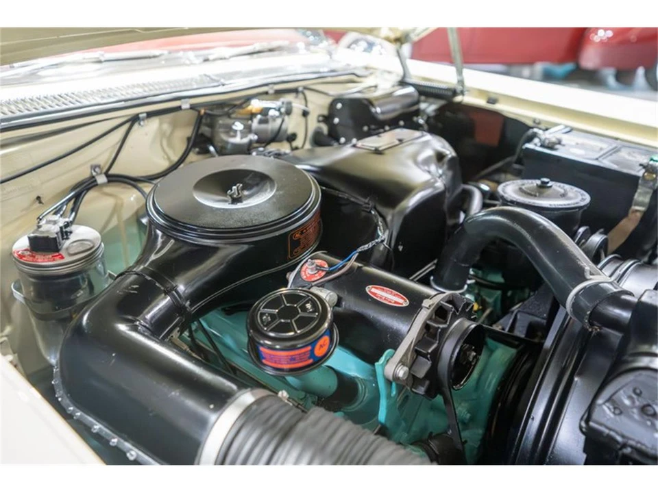 1957 Pontiac Bonneville - Image 2 of 31